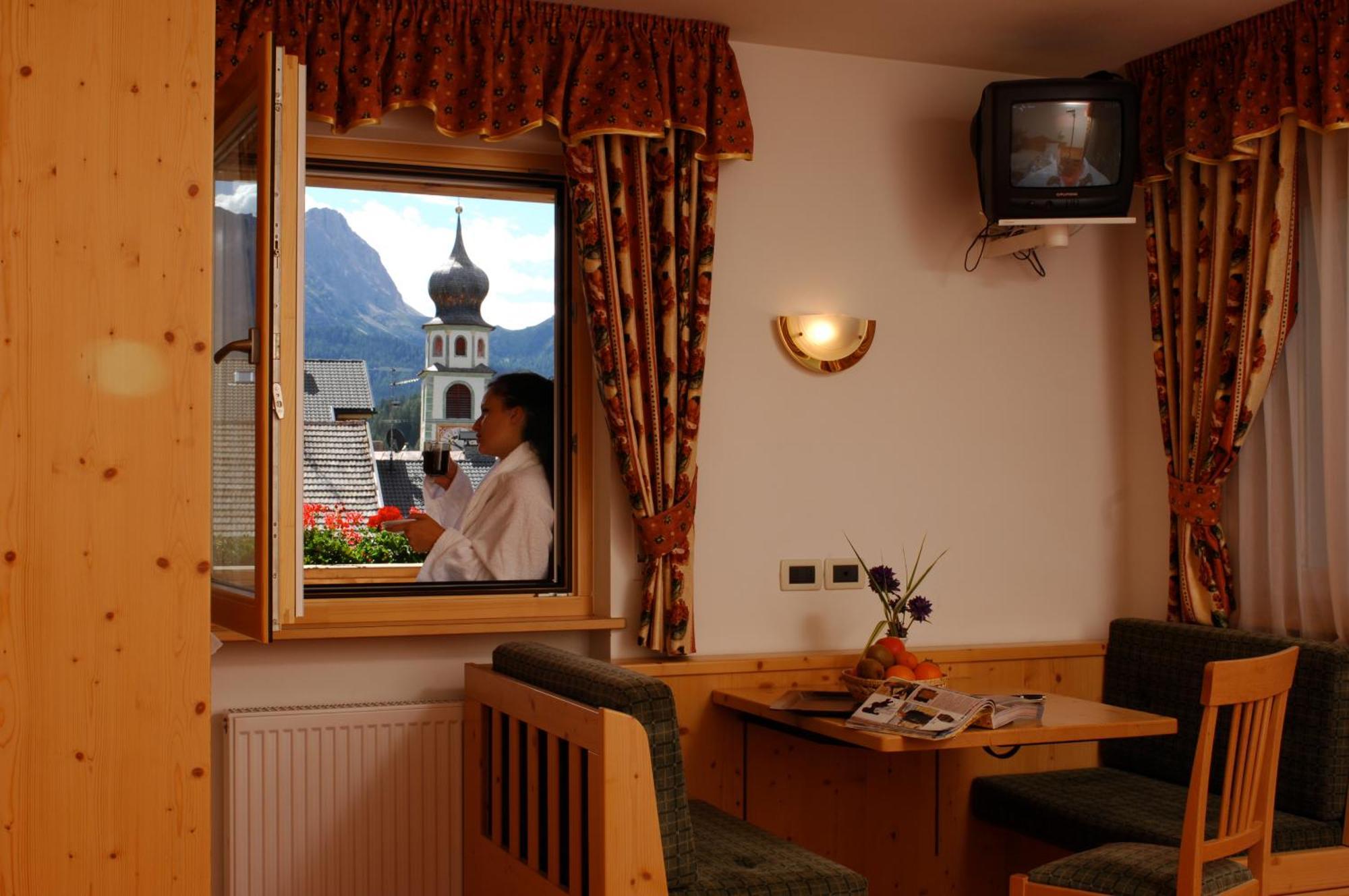 Hotel Falzares Сан-Кассиано Экстерьер фото