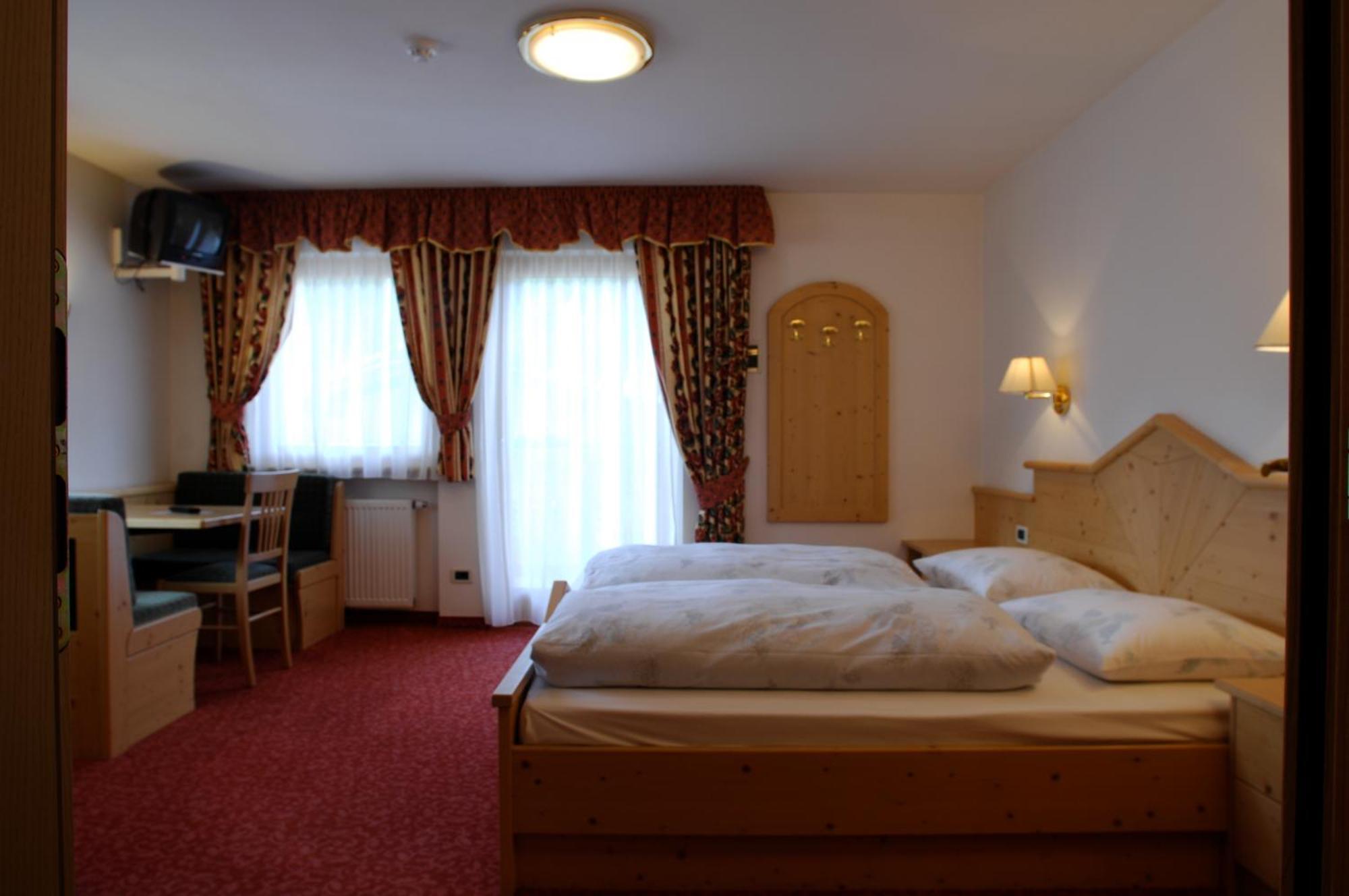 Hotel Falzares Сан-Кассиано Экстерьер фото