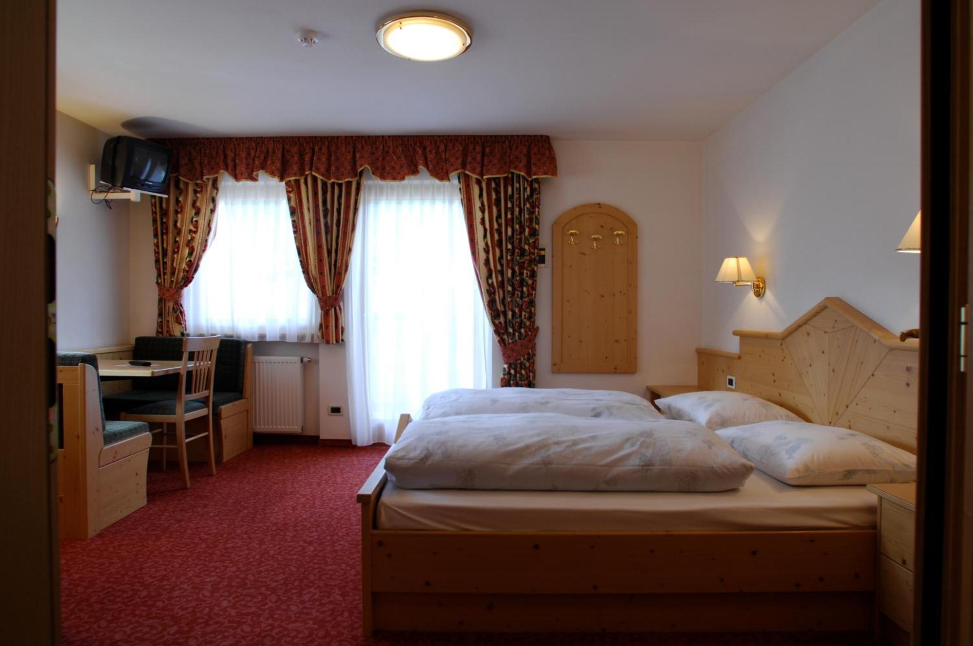 Hotel Falzares Сан-Кассиано Экстерьер фото