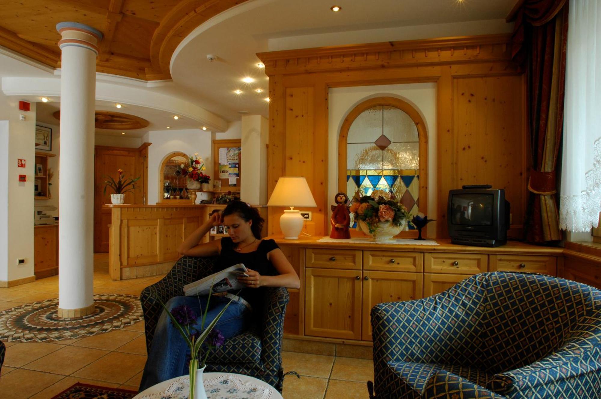 Hotel Falzares Сан-Кассиано Экстерьер фото