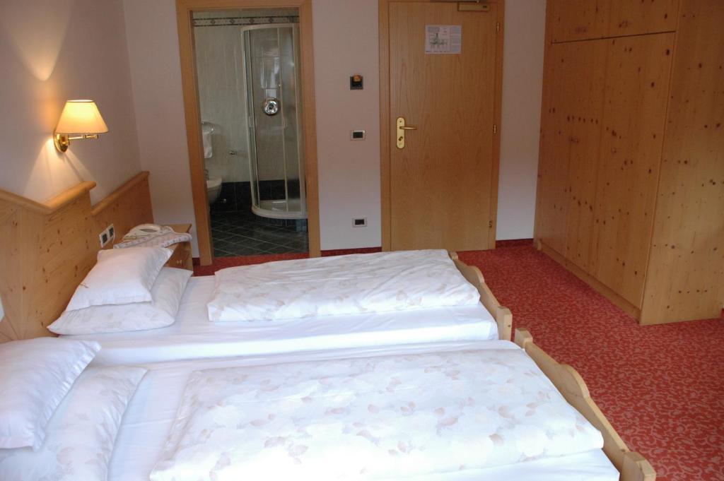 Hotel Falzares Сан-Кассиано Номер фото