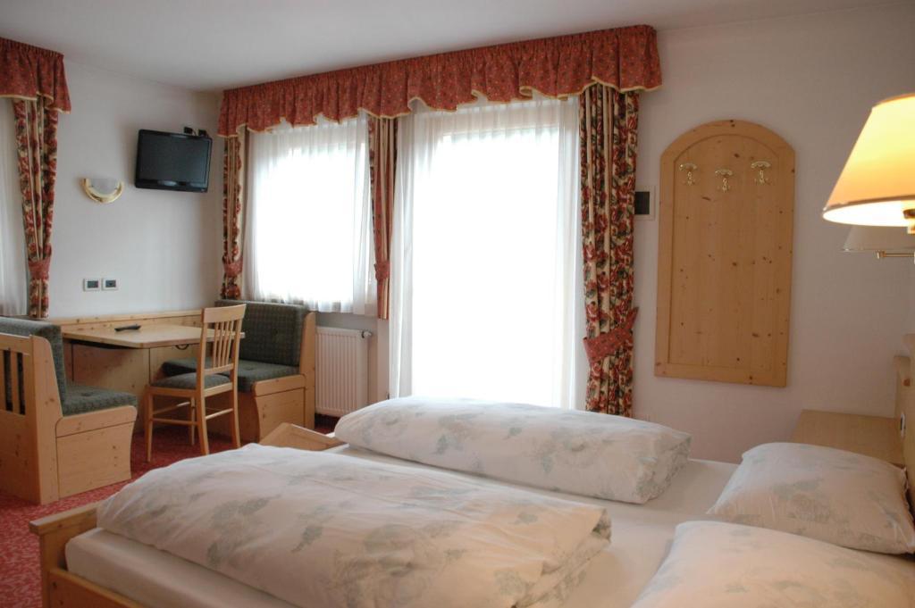 Hotel Falzares Сан-Кассиано Номер фото